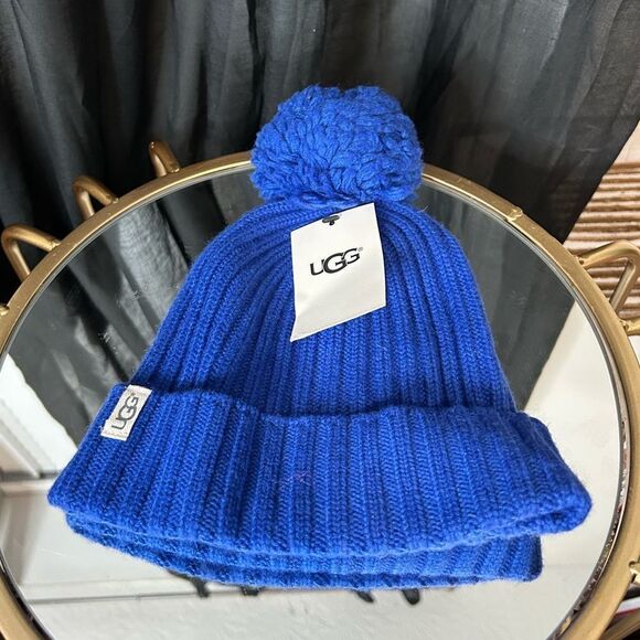 UGG Kids Blue Pom-Pom Beanie NWT - Picture 1 of 2
